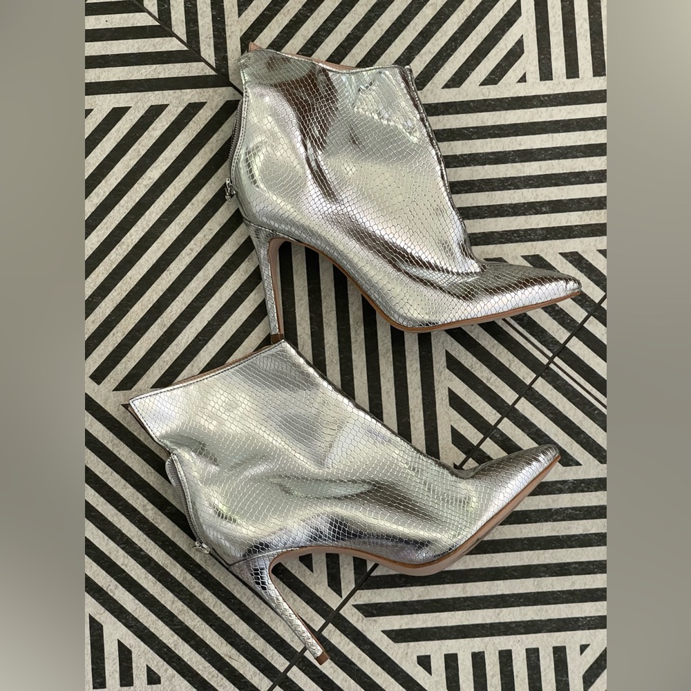 Aqua women’s heeled booties